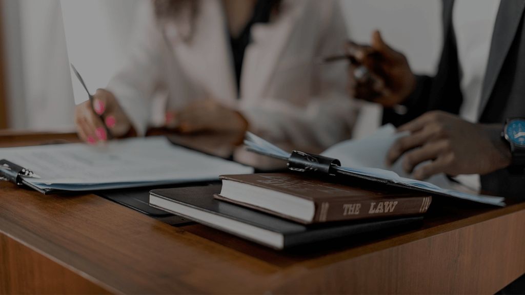 Lawyers talking document 1024x576