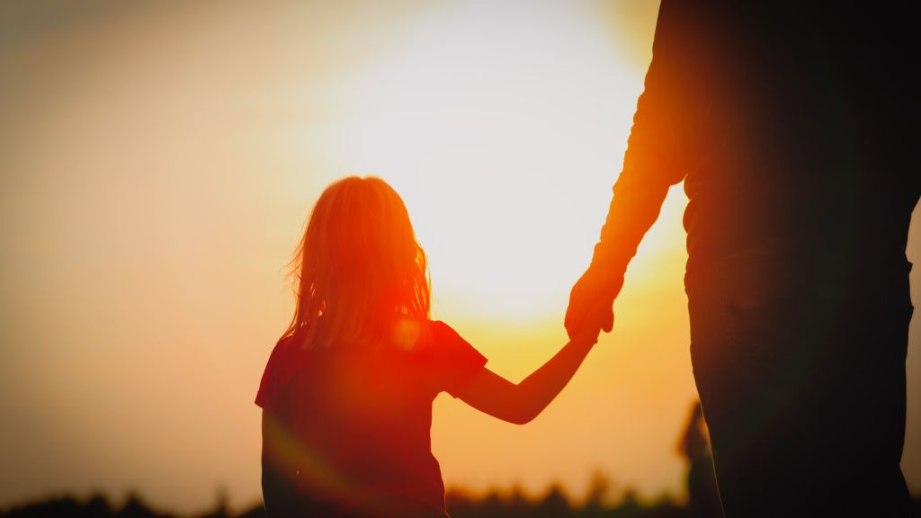 Sunset father and daughter 1024x576